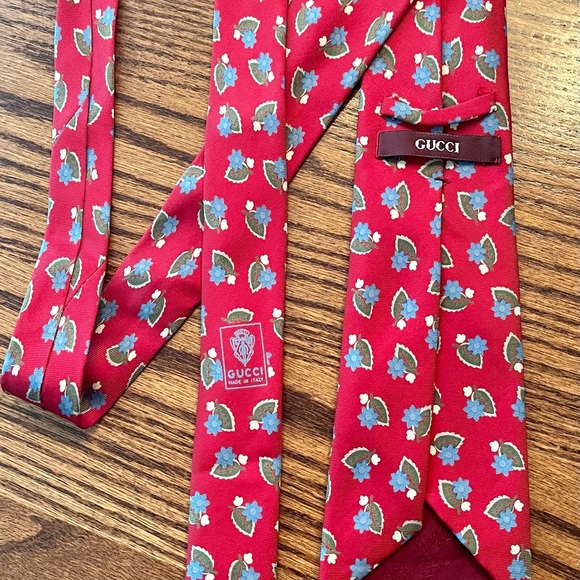 Gucci vintage red tie with flowers - Picture 2 of 6